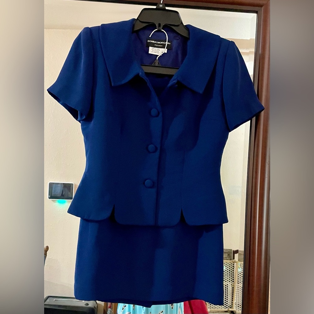 Flattering Short Sleeve 2 Pc Suit Dark Blue Petite w/ scalloped bottom Top